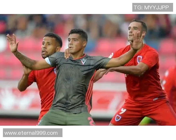 重庆足球队在总决赛积分榜中以81分稳居第一名展现强劲实力